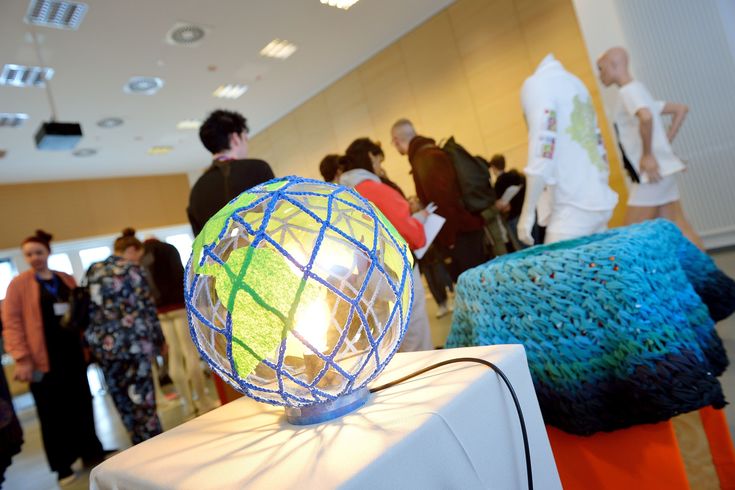 Alle zwei Jahre findet die Textilkonferenz MG Open Spaces an der Hochschule Niederrhein statt. Diesmal erstmals digital. 