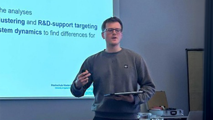 Florian Grebe präsentiert auf dem das Winterseminar der Gesellschaft für Regionalforschung 