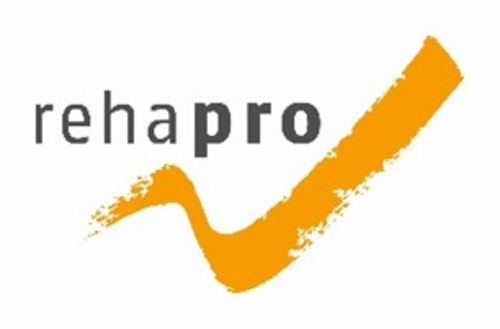 Das rehapro Logo. Der Name rehapro und eine orangene Welle