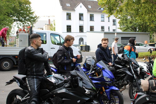Gruppenbild_vor_Abfahrt2