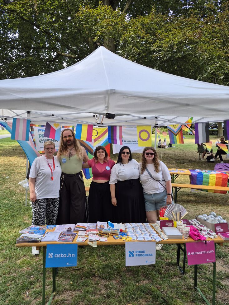 Gemeinsamer STand von Gleichstellung, PrideProgress und AStA Queer