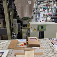 Präsentation der Ausarbeitungen des Kurses Experimentelles Stricken "Karma - good things (come back), während der MG zieht an 2026