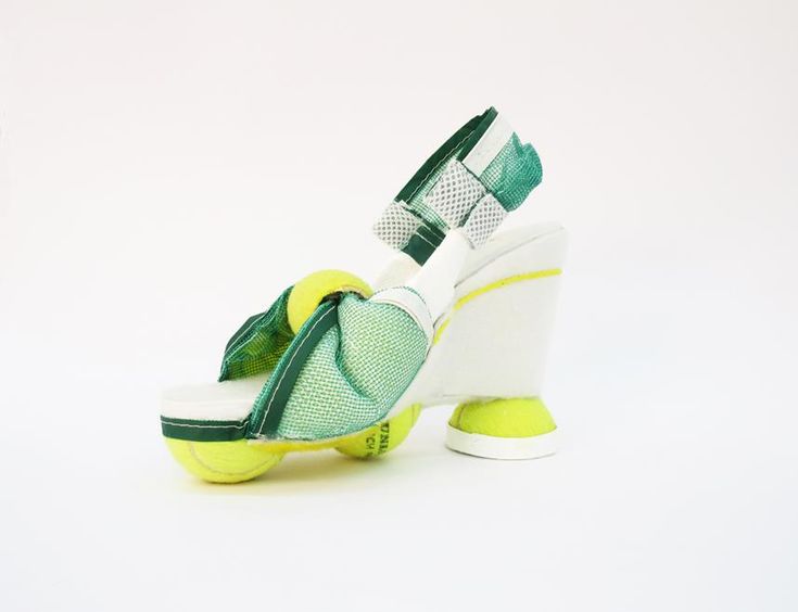 Nachhaltige Materialinnovationen: ein Schuh aus Tennisbällen ist auf der TEXTILEPOP zu sehen. 