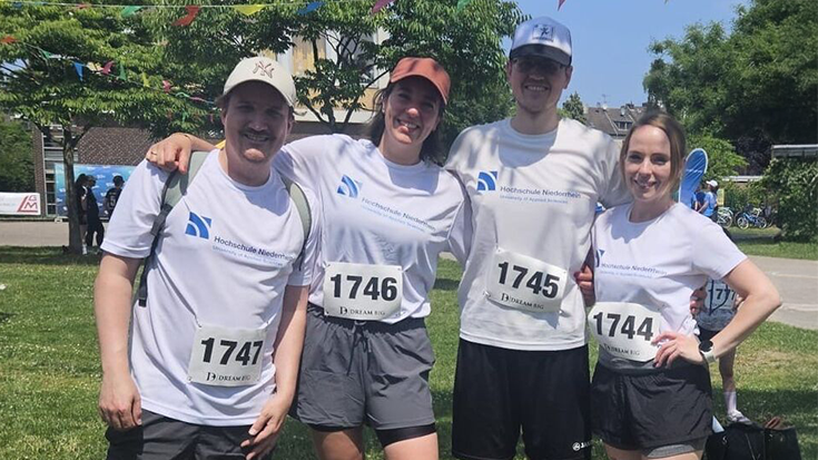 Auf dem Foto (von links): Fabian Mertens (SO.CON), Saskia Griffig (SO.CON), Florian Grebe (NIERS), Jacqueline Amend (NIERS)