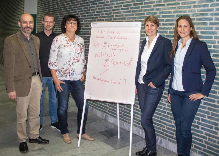 Von links: Prof. Dr. Christoph Dalitz, Jakob Görner, Prof. Dr. Regina Pohle-Fröhlich (alle Hochschule Niederrhein), Prof. Dr. Kirsten Albracht (FH Aachen) und Charlotte Richter (Deutsche Sporthochschule Köln). 