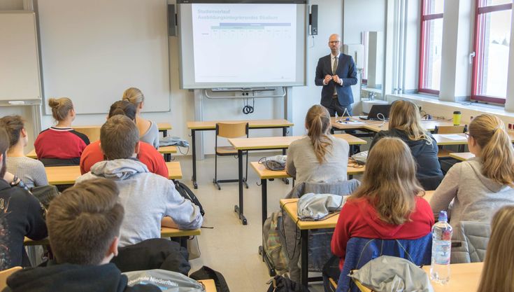 Im Studiengang Angewandte Therapiewissenschaften starteten heute 24 Erstsemester. Insgesamt starten zum Sommersemester 375 Studierende an der Hochschule Niederrhein. 