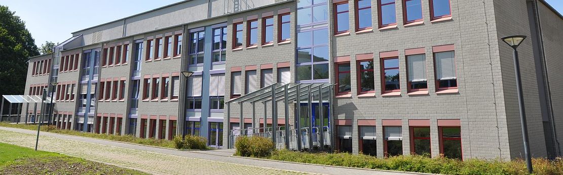 Das H-Gebäude auf dem Campus Krefeld Süd