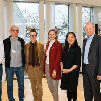 Die vier Vortragenden zusammen mit Vertretern von Landtag und Hochschulnetzwerk