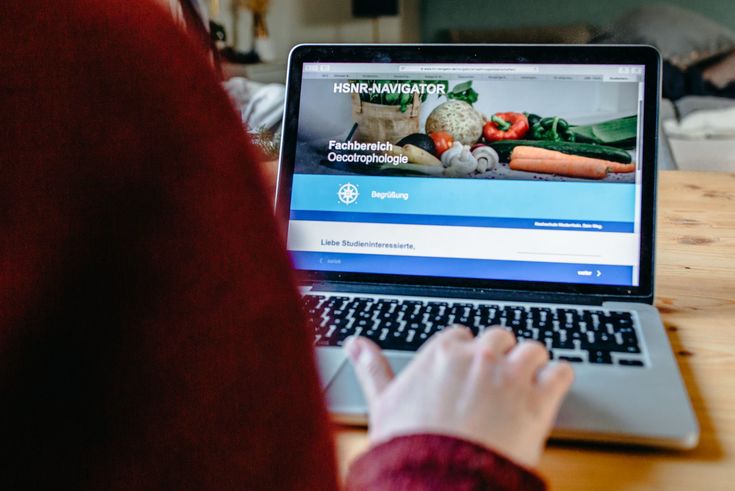 Bequem von zuhause aus testen, ob ein Studiengang zu einem passt: Das geht mit dem HSNR-Navigator. 