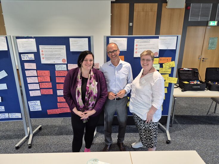 Dekanin Frau Prof. Dr. med. Hübener, Dr. Fillié und Dr.in Laumen 