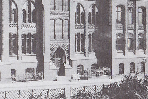Haupteingang um 1900