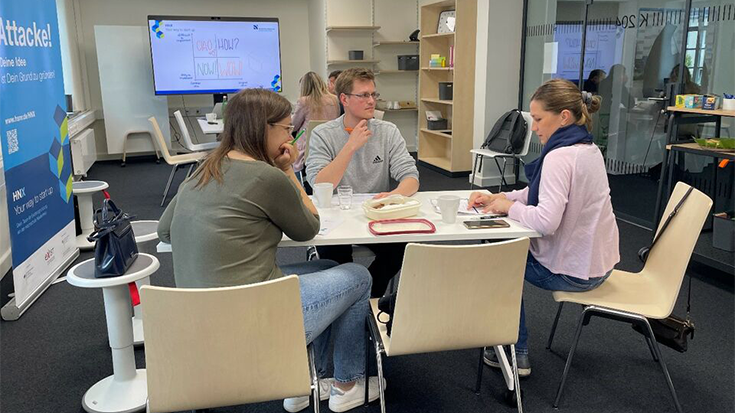 Besuch von Kolleginnen der Karazin Business School.