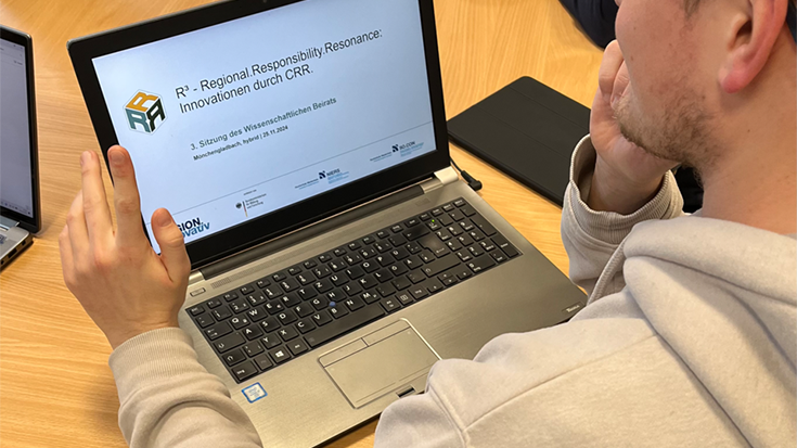 Bild von einem Computerbildschirm mit einer Präsentation.