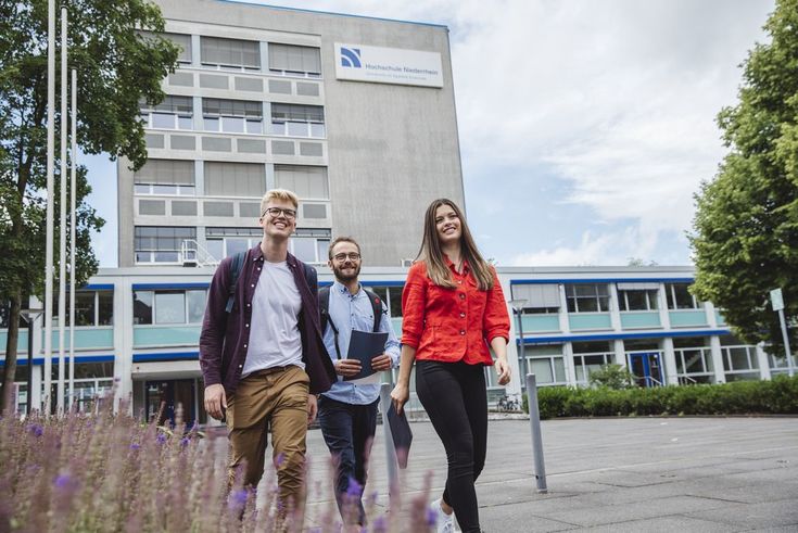 Studierende am Campus Krefeld Süd