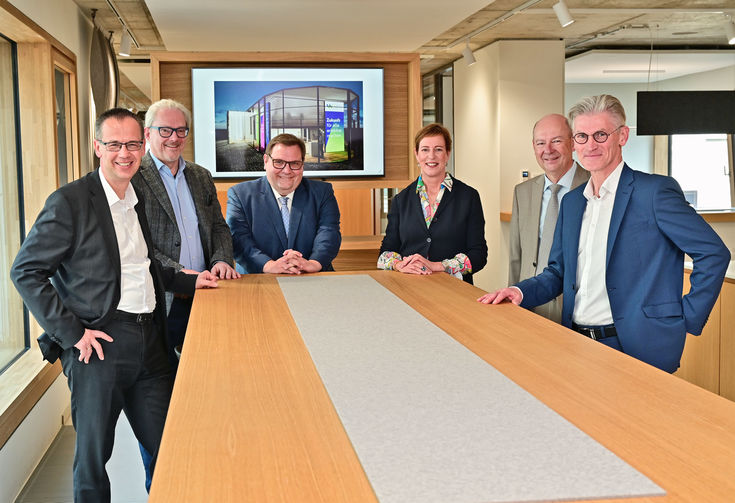 Eckart Preen, Christoph Tölke, OB Frank Meyer, Kerstin Abraham, Dr. Thomas Grünewald, Mario Bernards v.l.n.r. (Foto: Andreas Bischof)