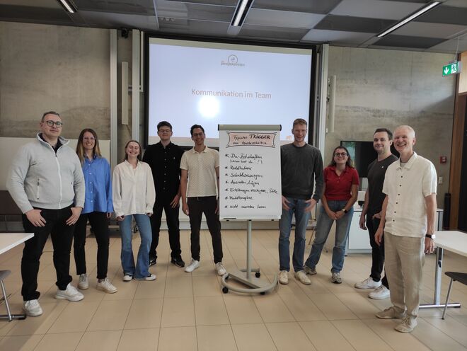 Gruppenbild der Workshop-teilnehmenden und des Referenten.