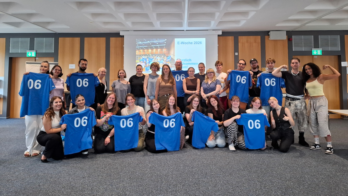 Gruppenfoto der Erstitutor:innen
