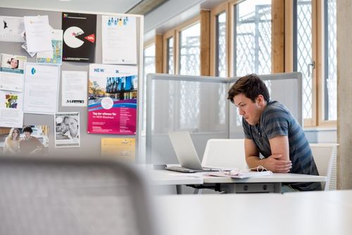 Hochschule Niederrhein Fachbereich Wirtschaftsingenieurwesen J Gebäude Leseecke