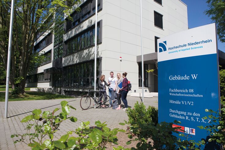 Jetzt über den berufsbegleitenden MBA an der Hochschule Niederrhein informieren Jetzt über den berufsbegleitenden MBA an der Hochschule Niederrhein informieren