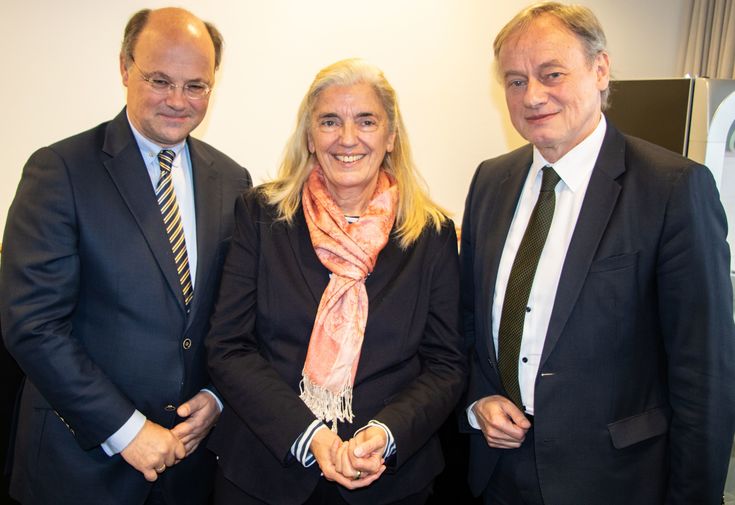 Hochschulpräsident Hans-Hennig von Grünberg mit Ministerin Isabel Pfeiffer-Poensgen und Hartmut Ihne, Präsident der Hochschule Bonn-Rhein-Sieg. 