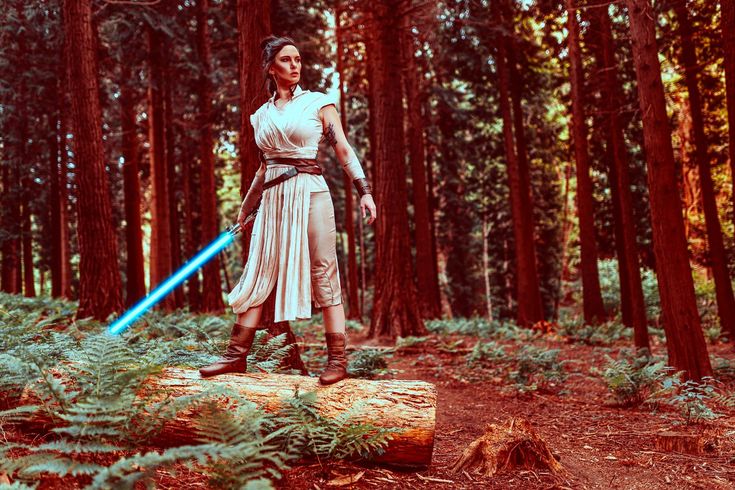 Cosplayerin und Dozentin des Workshops Monono Creative Arts als Rey aus Star Wars fotografiert von Terobes Arts