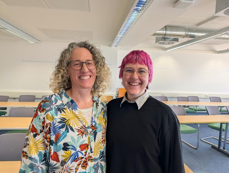 Friederike Makowski (Fachbereich Gesundheitswesen) und Referent*in Ash Pelzer Friederike Makowski (Fachbereich Gesundheitswesen) und Referent*in Ash Pelzer