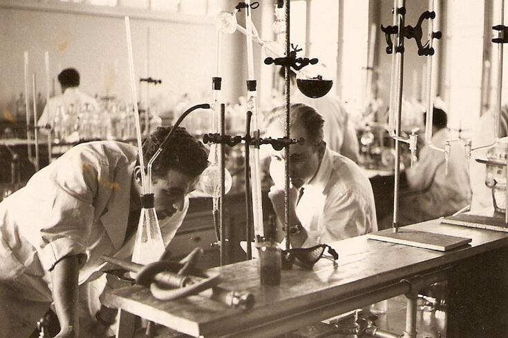 richtungsweisend angepasst