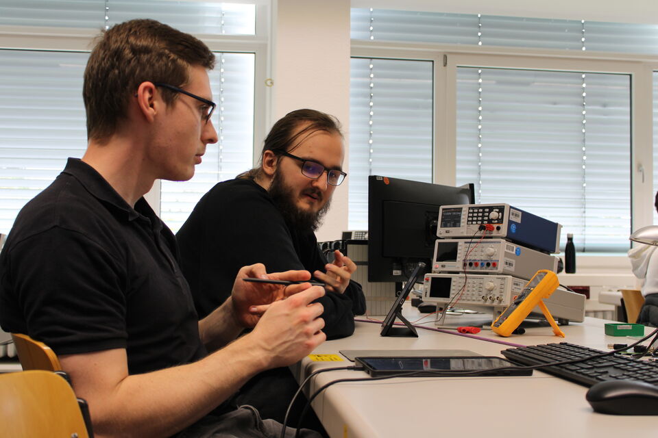 Foto von Team Reverse Engineering