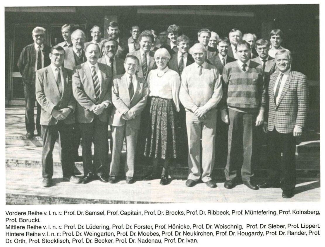 Altes Schwarzweiß Gruppenfoto