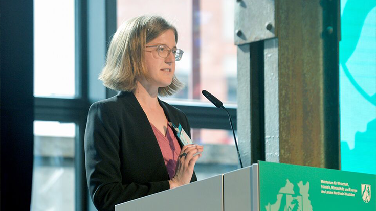 Angelika Krehl präsentiert am Regionalpolitischer Aufbruch in NRW