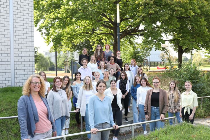 25 Frauen starteten heute in den dualen Studiengang Hebammenwissenschaften.  