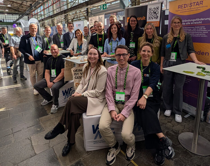 Gruppenfoto des HNX-Team der Hochschule Niederrhein, der Gründungsfabrik Mönchengladbach und der beteiligten Start-ups beim Future Tech Fest 2026 in Düsseldorf.