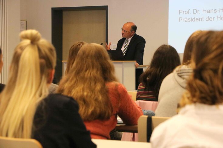 Hochschulpräsident Hans-Hennig von Grünberg besuchte heute Morgen einige Begrüßungsveranstaltungen. 