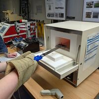 Bei 800°C geht's in den Ofen Bei 800°C geht's in den Ofen