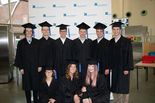 Gruppenfoto Promovierende auf Abschlussfeier