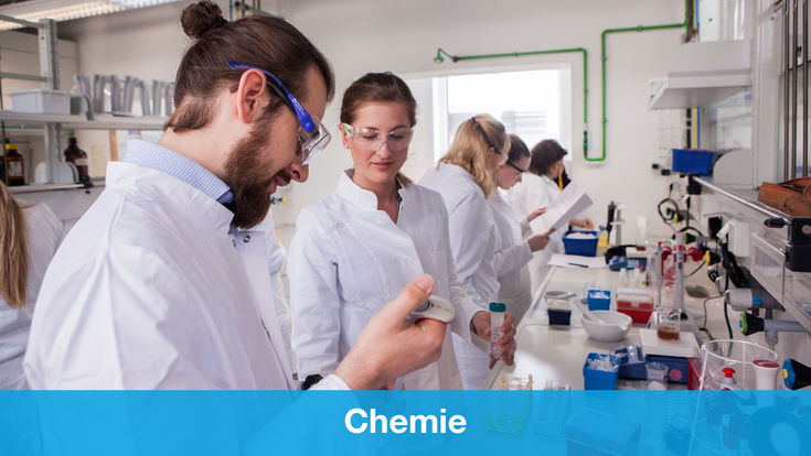 Chemie Studierende der HSNR im Labor