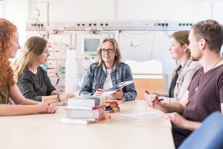 Infos zum berufsbegleitenden Studiengang Pflege gibt es am 25. November.