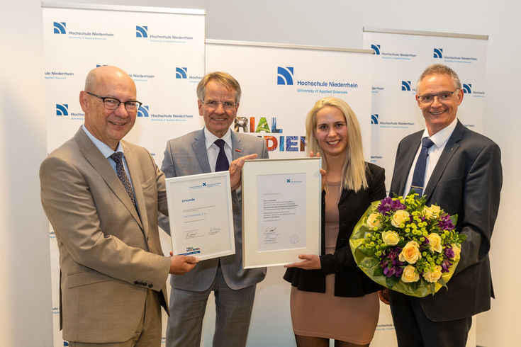 Dr. Thomas Grünewald, Andreas Ehlert, Lina Höttges und Prof. Dr. Siegfried Kirsch (v.l.n.r.) – Foto: Thomas Lammertz