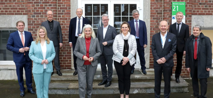 NRW – Wissenschaftsministerin Pfeiffer-Poensgen besucht Cyber Management Campus