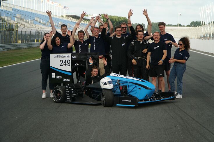 Das HSNR-Racing-Team beim Rennen im niederländischen Assen