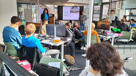 schüler bei der Begrüßung zu Coding@HSNR