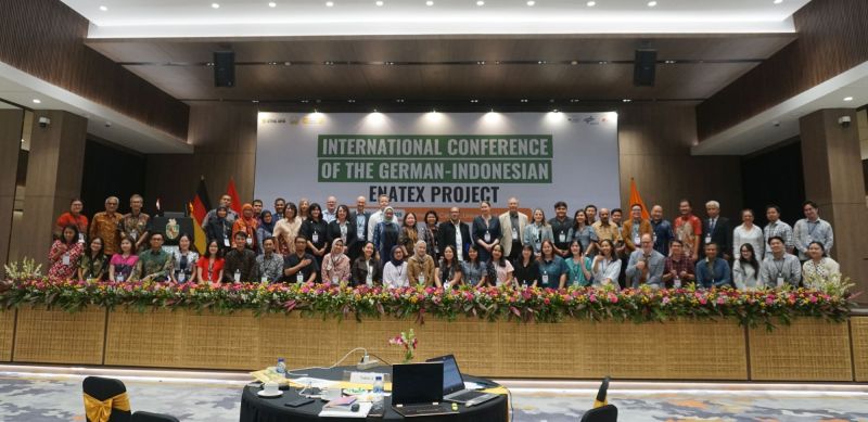 Bild der teilnehmer der INternational Conference of the German-Indonesian EnaTex Project