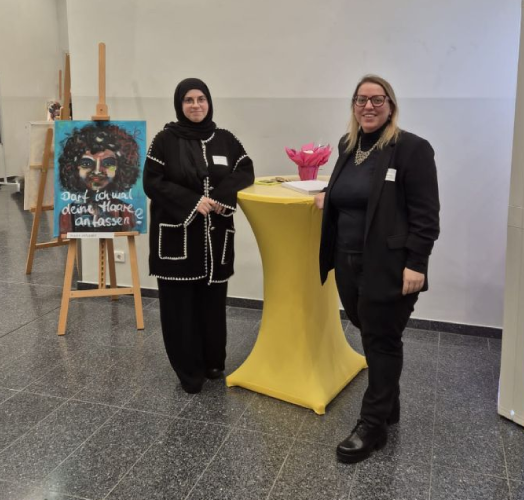 Dipl.-Ges.- Ök Paskalia Mpairaktari und B. Sc. Fatma Dönmez auf der Tagung