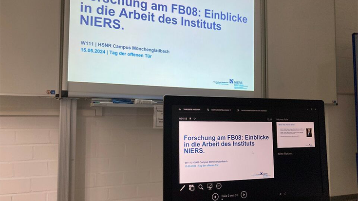 Ansicht die Präsentation welches auf die Wand proiiziert wird.